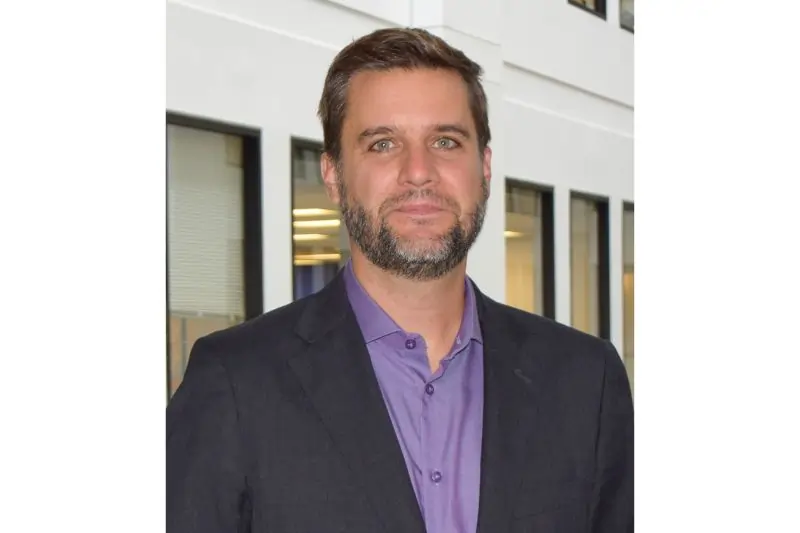 Excellence Clusters and ERACs: Accelerating Business Innovation 1 Louis Philippe Forget directeur direction de lentrepreneuriat et des creneaux