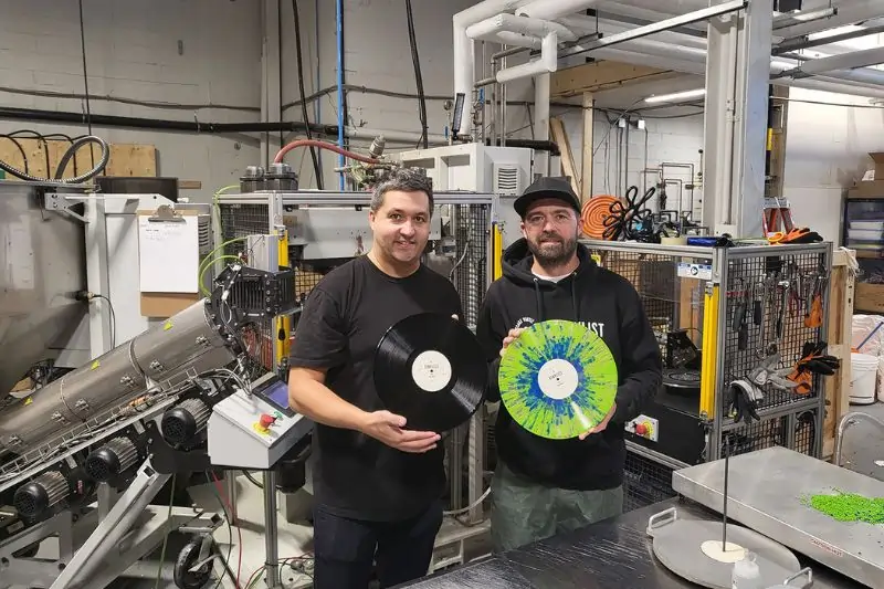 Le Vinylist: Quebec Innovation at the Intersection of the Polymer Industry and Music 4 Team Le Vinylist