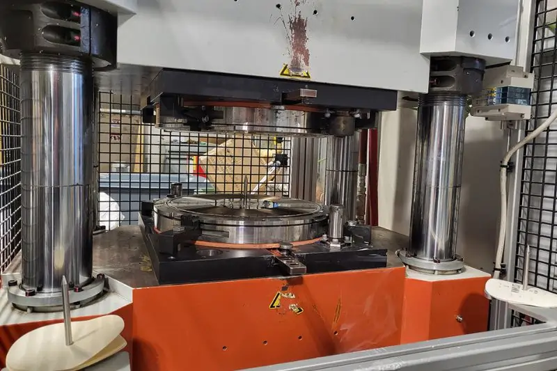 Le Vinylist: Quebec Innovation at the Intersection of the Polymer Industry and Music 1 machine vinylist